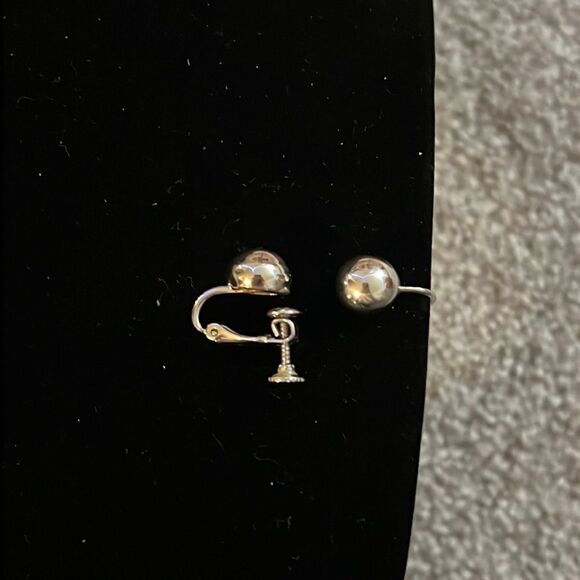 Napier vintage screw/ clip on silver stud earrings - Picture 1 of 3